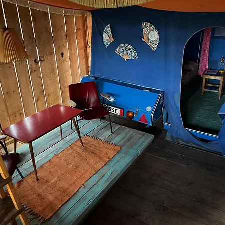 Nomads Glamp ホステル ブレッド